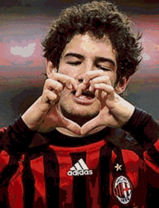 AlexandrePato_014globo.gif